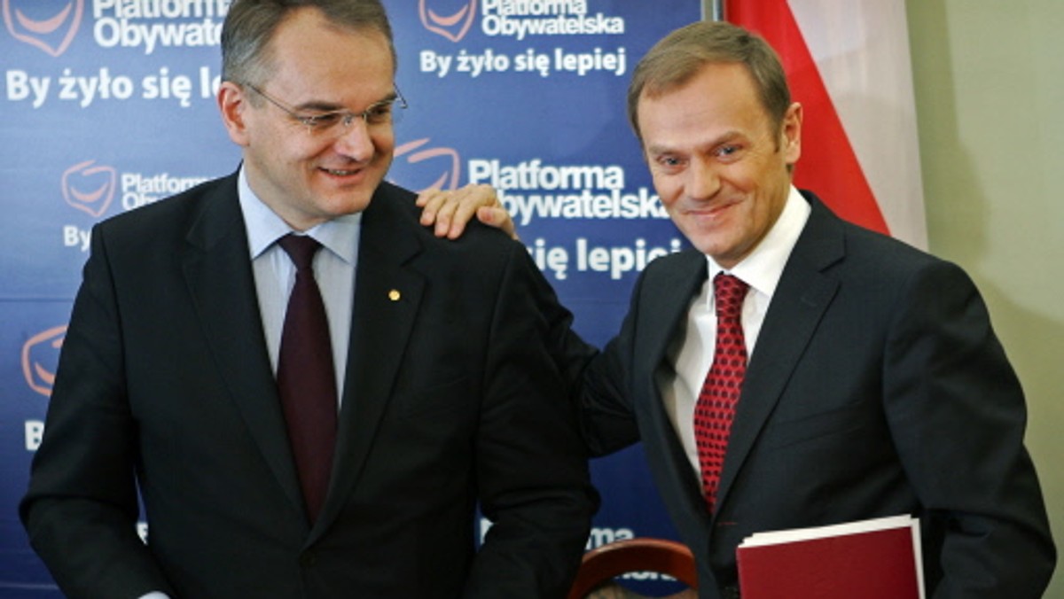 Donald Tusk zabrał w końcu głos w sprawie senatora Misiaka jak również Waldemara Pawlaka. - Będę apelował o usnięcie Tomasza Misiaka z klubu jak i z samej Platformy Obywatelskiej. W obu sprawach potrzebowałem dużo czasu na przemyślenia - powiedział premier. W trakcie konferencji Senator Misiak zapowiedział w TVN24, że sam złoży rezygnację na ręce premiera.