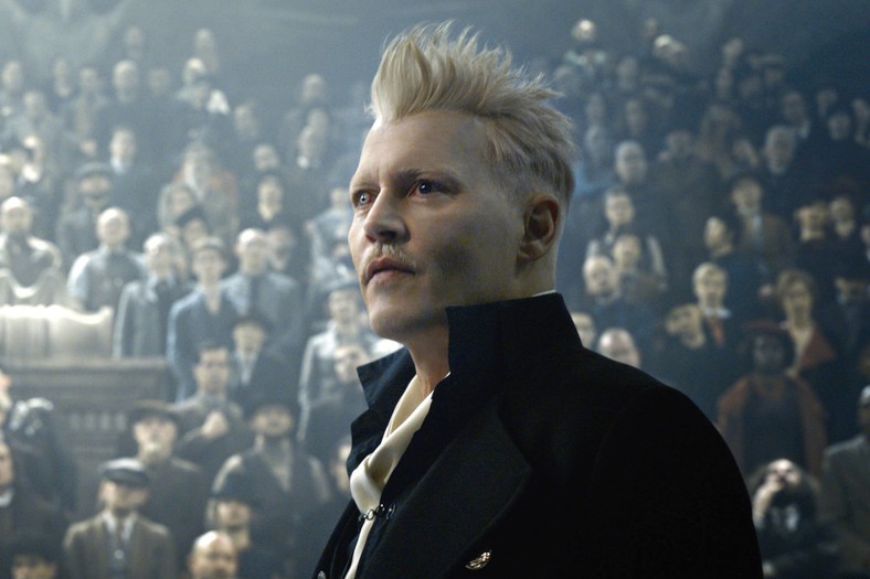 Johnny Depp jako Gellert Grindelwald w filmie "Fantastyczne zwierzęta: Zbrodnie Grindelwalda"