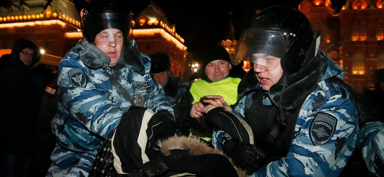 Pacyfikują demonstrację w Moskwie. Zatrzymali też Nawalnego