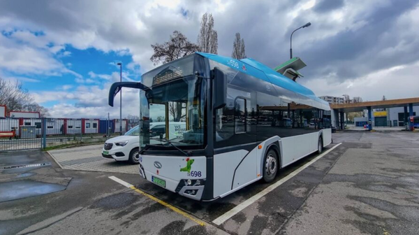 Testowany Urbino 12 electric jest bogato wyposażony w funkcje, które wspierają pracę kierowcy, a jednocześnie wpływają na komfort jazdy pasażerów
