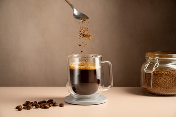 Kávé és vitaminok: miért számít az időzítés? Egyes vitaminoknál a koffein inkább ellenség, mint barát!