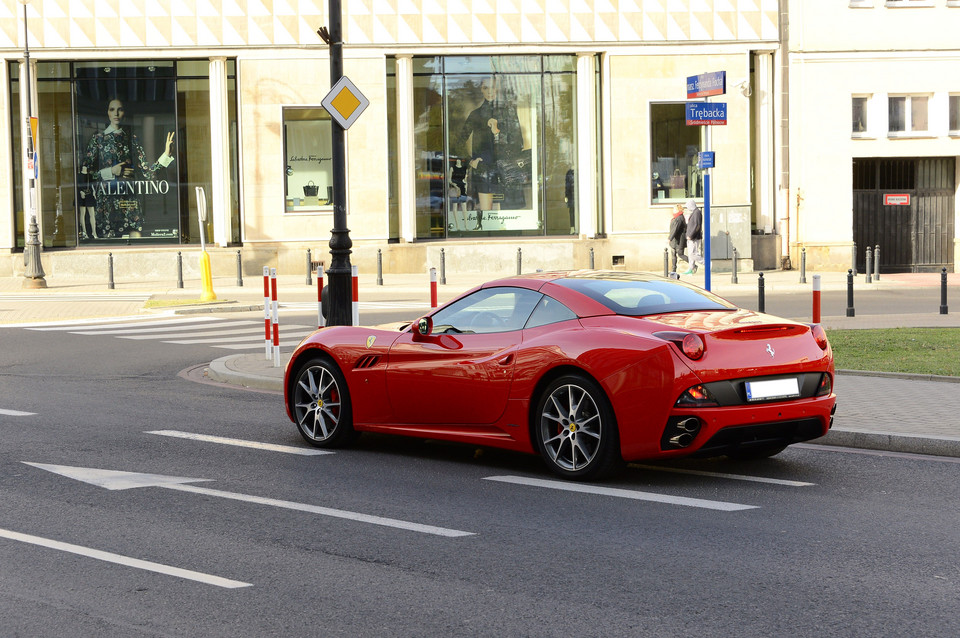 Monika Pietrasińska jeździ Ferrari California