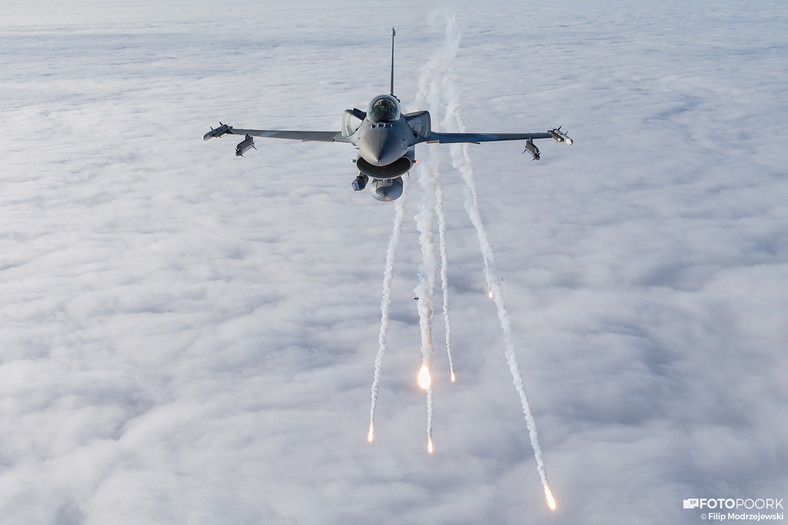 F-16 z „czarnym” Su-22