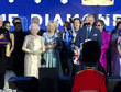 Wielki koncert dla Elżbiety II: książę Harry z Garym Barlowem, Cheryl Cole w sukience Ewy Minge