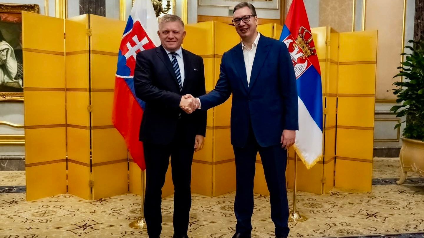 Slovenský premiér Róbert Fico a srbský prezident Aleksandar Vučić.