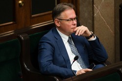 Poproszą Tuska o pomoc? PiS wraca do tematu reparacji