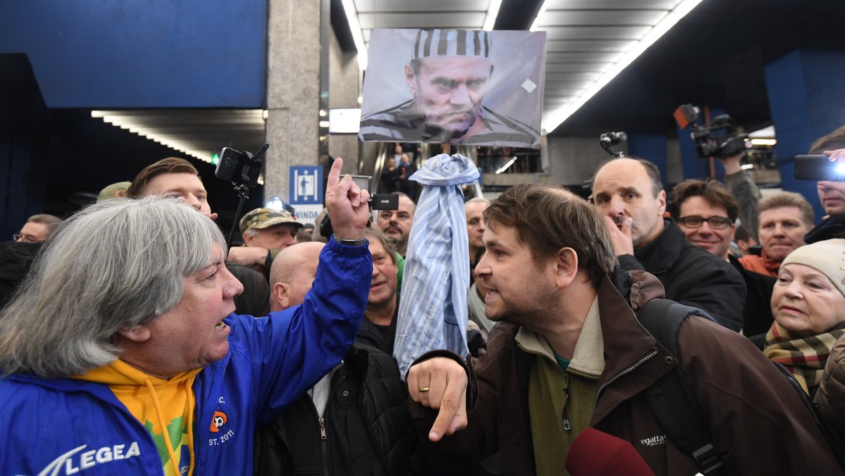 Tłumy powitały Donalda Tuska w Warszawie. Doszło do przepychanek