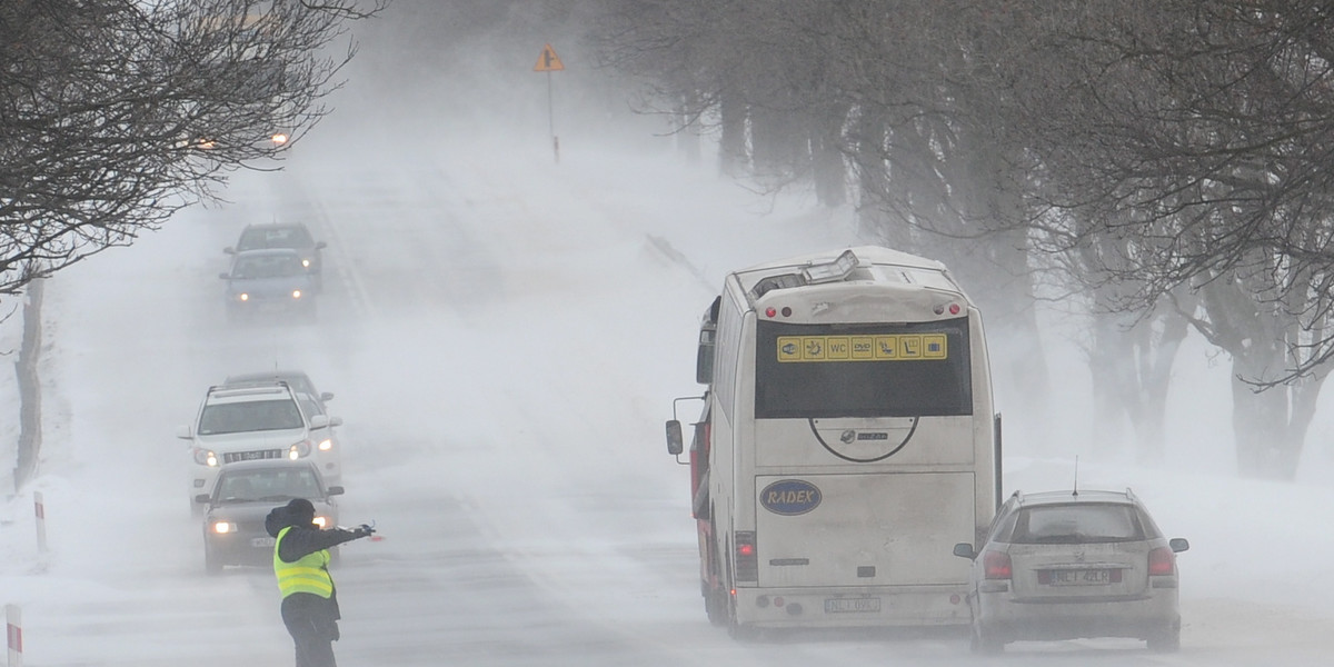 Autobus zderzył się z tirem wypadek