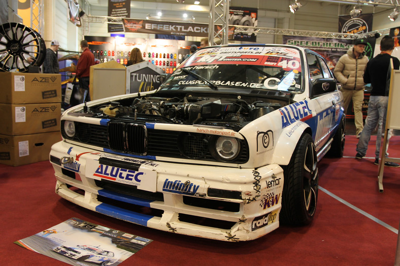 Essen Motor Show 2012 - zwariowane bolidy i szokujące dziewczyny