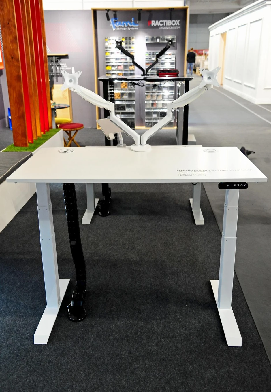 Podesivi sto za kancelariju