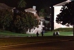 Dziura w ziemi ma 15 metrów. Zaczęła się zapadać trzypiętrowa willa