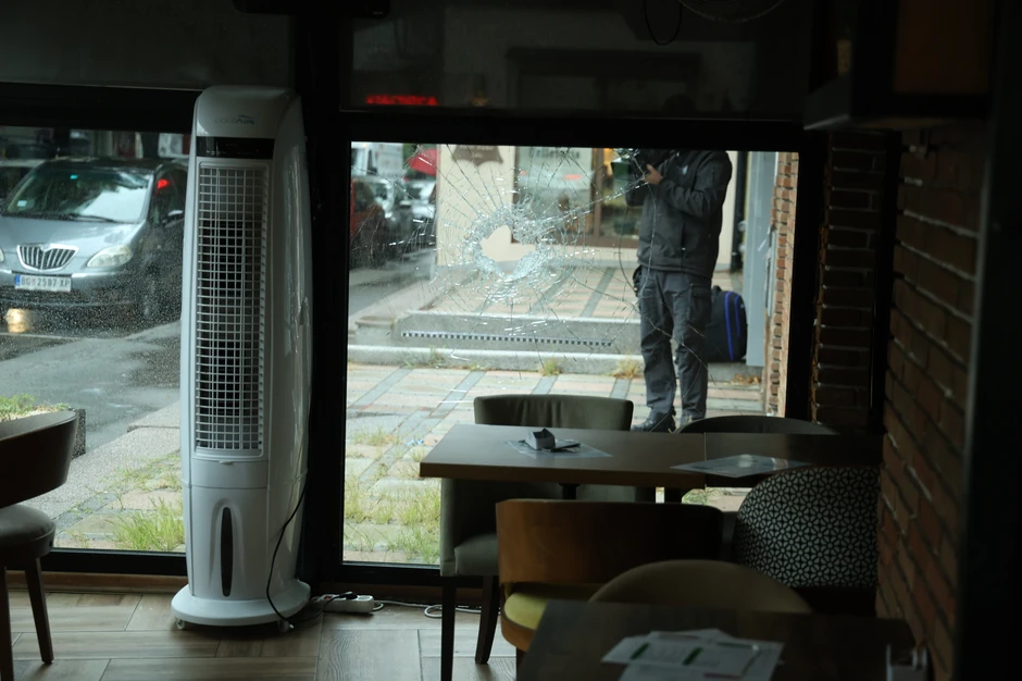 Razbijeno staklo na restoranu 