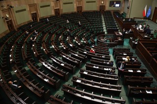 Zamiast 'lex Hoc' jest nowy projekt o weryfikacji covidowej. Stawia na testy