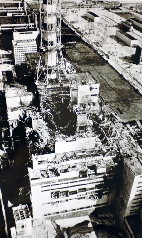 Blok reaktora kilka miesięcy po katastrofie