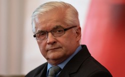 Cimoszewicz pozwał "Gazetę Polską". W tle sprawa leśniczówki w puszczy