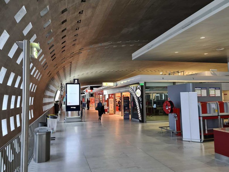 Lotnisko Paryż - Roissy Charles de Gaulle 2F 