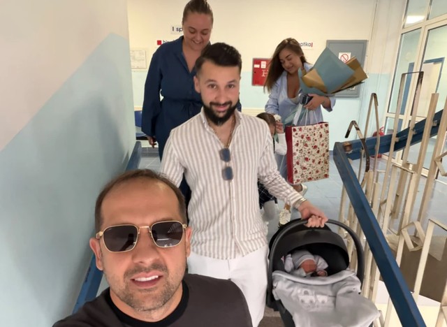 Emir Habibović izveo ženu iz porodilišta