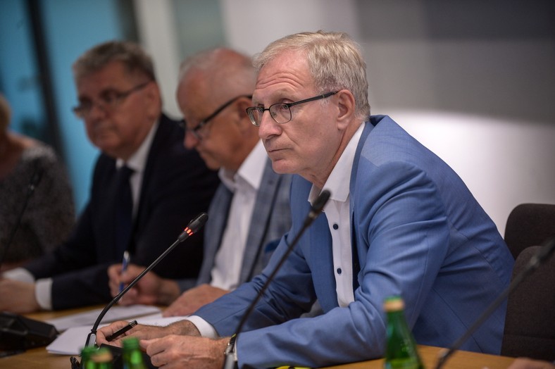 Tomas Lados en la reunión de la Comisión Parlamentaria de Salud