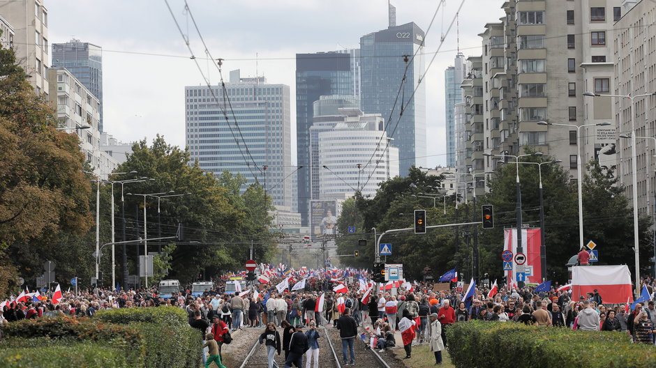 Uczestnicy Marszu Miliona Serc w Warszawie (01.10.2023)