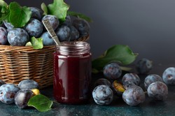 Powidła śliwkowe z piekarnika bez mieszania. Przepis Jakuba Kuronia