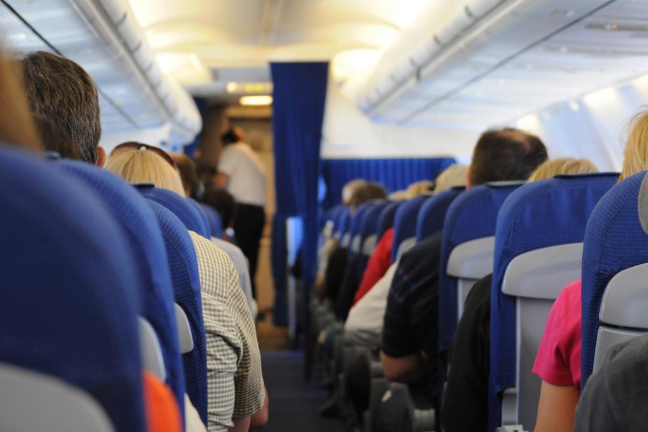 O tym, czy fotel, w którym spędzasz podróż samolotem jest wygodny, decyduje m.in. jego wysokość