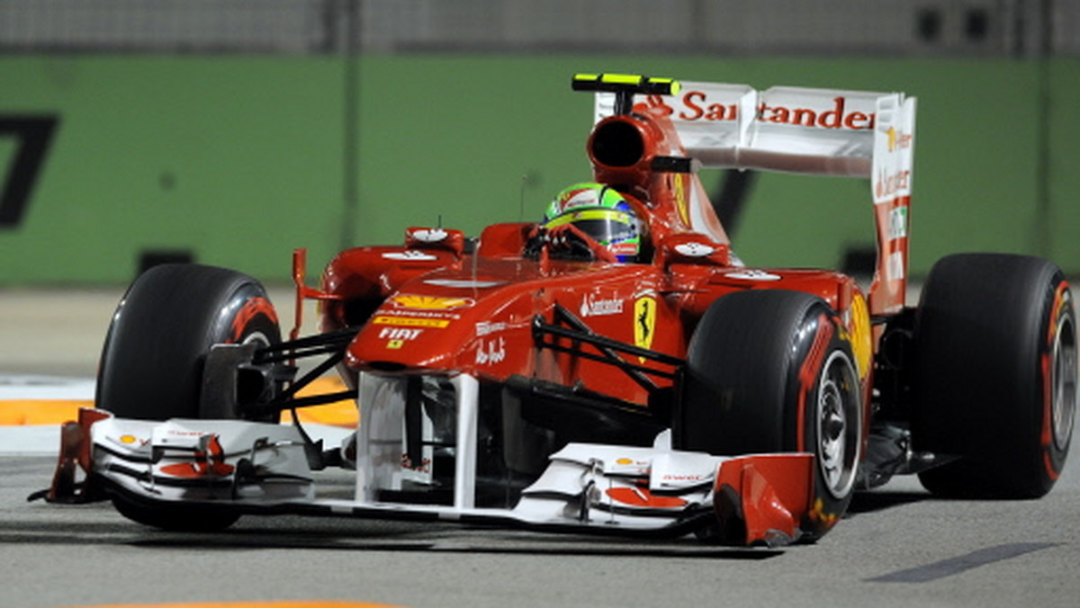 Felipe Massa po kolejnym starciu z Lewisem Hamiltonem ponownie nie szczędził krytycznych słów pod adresem kierowcy McLarena. Przy nieudanej próbie ataku na dwunastym okrążeniu Anglik zawadził przednim skrzydłem o prawe tylne koło Ferrari, przebijając Brazylijczykowi oponę. Dostał za to karę przejazdu przez aleję serwisową.