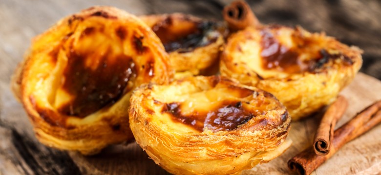 Portugalczycy się nimi zajadają, będą hitem każdej imprezy. Babeczki z masą budyniową urzekają smakiem