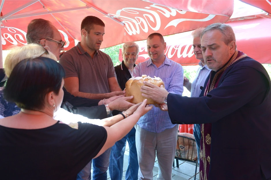 Direktor Zoo vrta i zaposleni lomljenjem kolača obeležili krsnu slavu