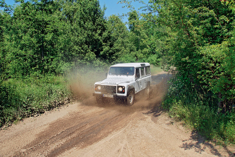 Mercedes G 350 kontra Land Rover Defender i Honker 2000: czy prawdziwe terenówki są na wymarciu?