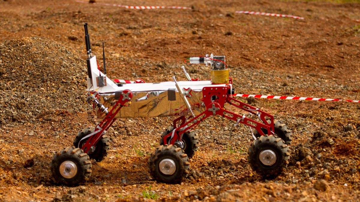 44 drużyny z 10 krajów wezmą udział w trzeciej edycji zawodów łazików marsjańskich European Rover Challenge, które we wrześniu odbędą się na Podkarpaciu. Wśród zakwalifikowanych załóg aż 17 będzie reprezentować Polskę.