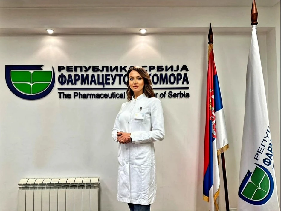 Važno je da svi zdravstveni radnici, od farmaceuta do lekara, aktivno učestvuju u stvaranju okruženja u kojem se žene ne boje da potraže pomoć, kaže Milena Milojević, farmaceutkinja Farmaceutske komore Srbije