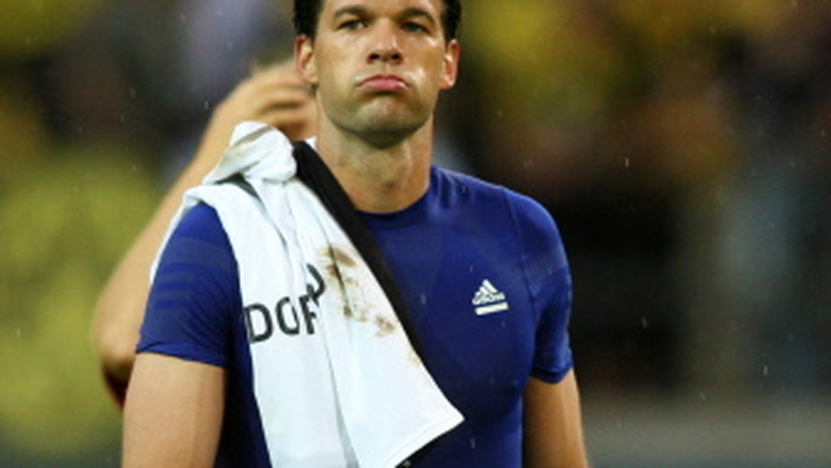 Michael Ballack niedawno oświadczył, że rozważa wyjazd z Niemiec do zagranicznego klubu. Jak donosi "Express", możliwe, że piłkarz będzie kontynuował karierę w USA. Takie rozwiązanie chce przeforsować jeden ze sponsorów piłkarza...