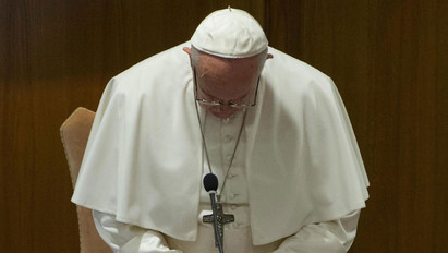 Drámai nyilatkozat a pápától – „Az emberiség történelmét végigkísérő, súlyos bűnről van szó”