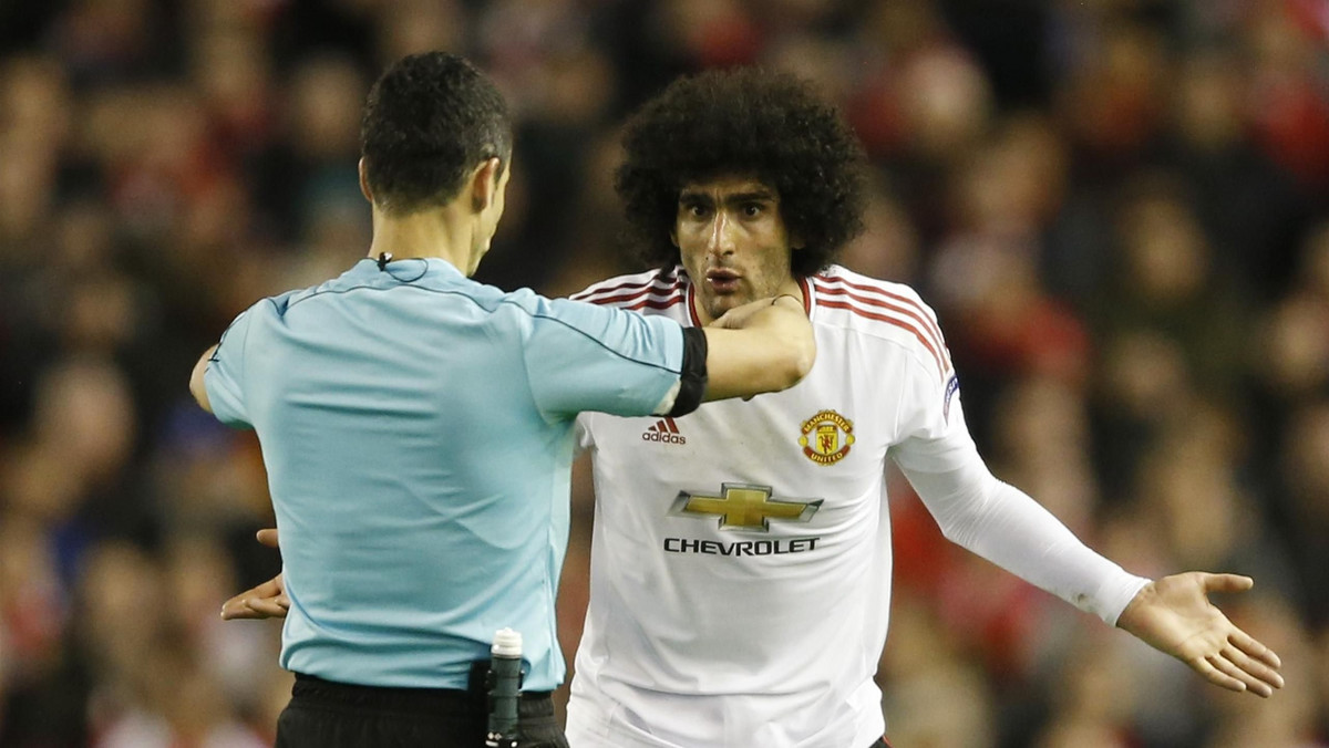 Jak dowiedzieli się dziennikarze angielskiego "The Independent" Marouane Fellaini nie chce odchodzić z Manchesteru United. Belgijski pomocnik jest zdeterminowany, by walczyć o miejsce w pierwszym składzie zespołu prowadzonego przez Jose Mourinho. Zainteresowany pozyskaniem Belga jest nowy menedżer Sunderlandu David Moyes.