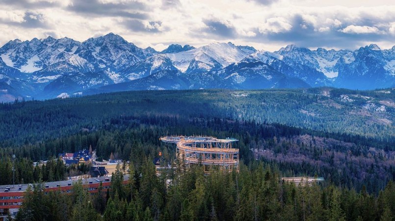 Nowa trasa w Tatrach – Sky Walk Serce Poronina – zapiera dech w piersiach. Kiedy otwarcie? Foto: SKY WALK Poronin