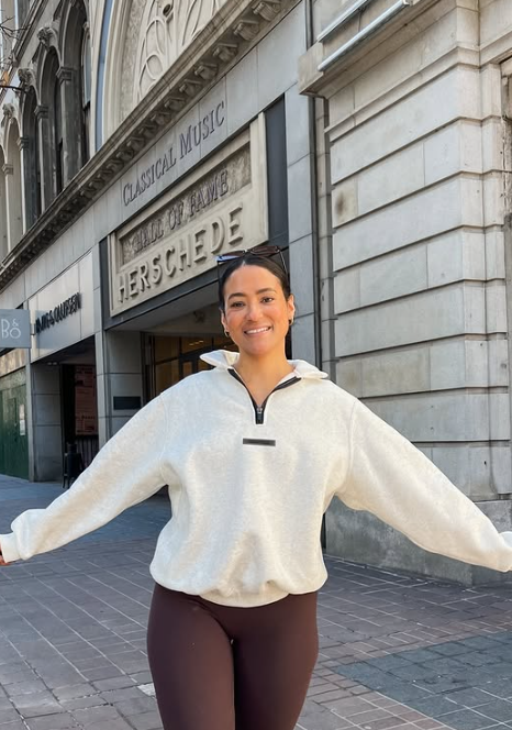 Adrienne celý čas trápil jediný príznak.