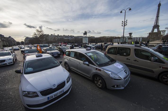 Uber zakazany we Francji? Nielegalna konkurencja mówią