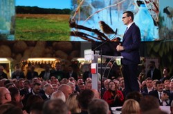Morawiecki obiecuje: Trzynasta i czternasta emerytura na stałe