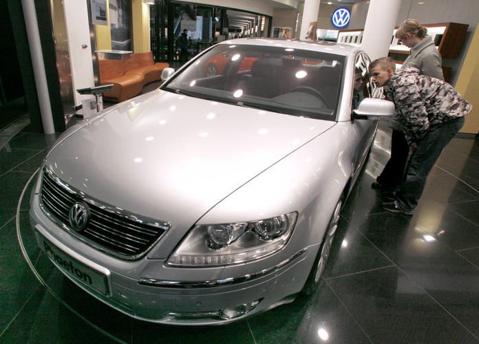 Volkswagen Phaeton – samochód, który miał być ukoronowaniem całej historii Volkswagena i jednocześnie jego wizytówką. Nawet nazwę miał wielką, pochodzącą od imienia syna Heliosa – boga słońca.