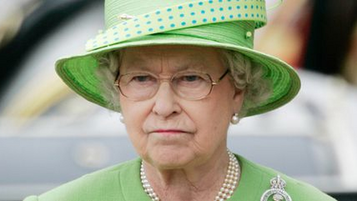 Królowa Elżbieta II obejrzała serial The Crown. Oburzyła ją jedna scena