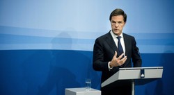 Holendrzy na miejscu katastrofy Boeinga znaleźli szczątki kilku ciał