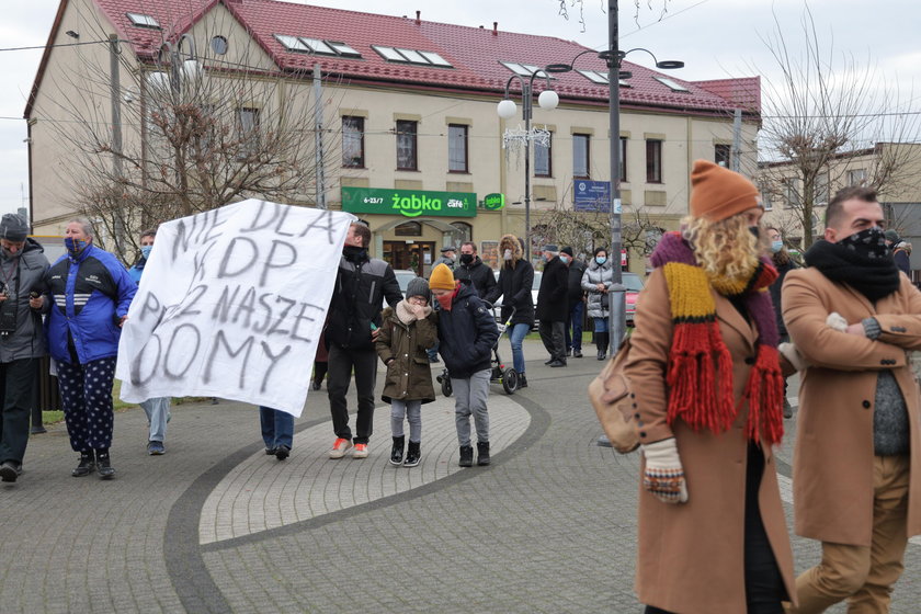 Protest w Lutomiersku - nie chcą kolei dużych prędkości