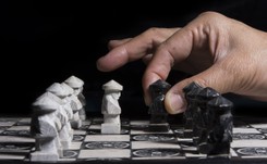 Sześć lat dyskwalifikacji dla szachisty. Oszukiwał, używając smartfona w toalecie