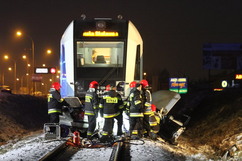 Tragedia na przejeździe kolejowym w Rzeszowie. Dwie osoby nie żyją