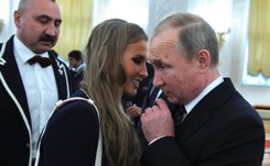 Carski gest mimo skandalu! Putin na Kremlu obdarował olimpijczyków nowymi BMW [FOTO]