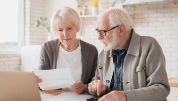 ZUS przeliczy emerytury od 2026 roku. Wzrost średnio o 210 zł, wyrównania do 1 800 zł – pełna lista roczników