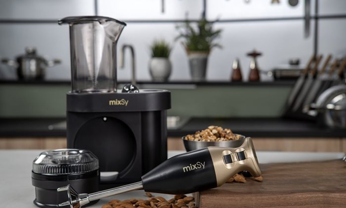 Ten mały kuchenny wariat sieka warzywa, miele mięso i kawę, robi naleśniki z prędkością 16 tys. obrotów/min.