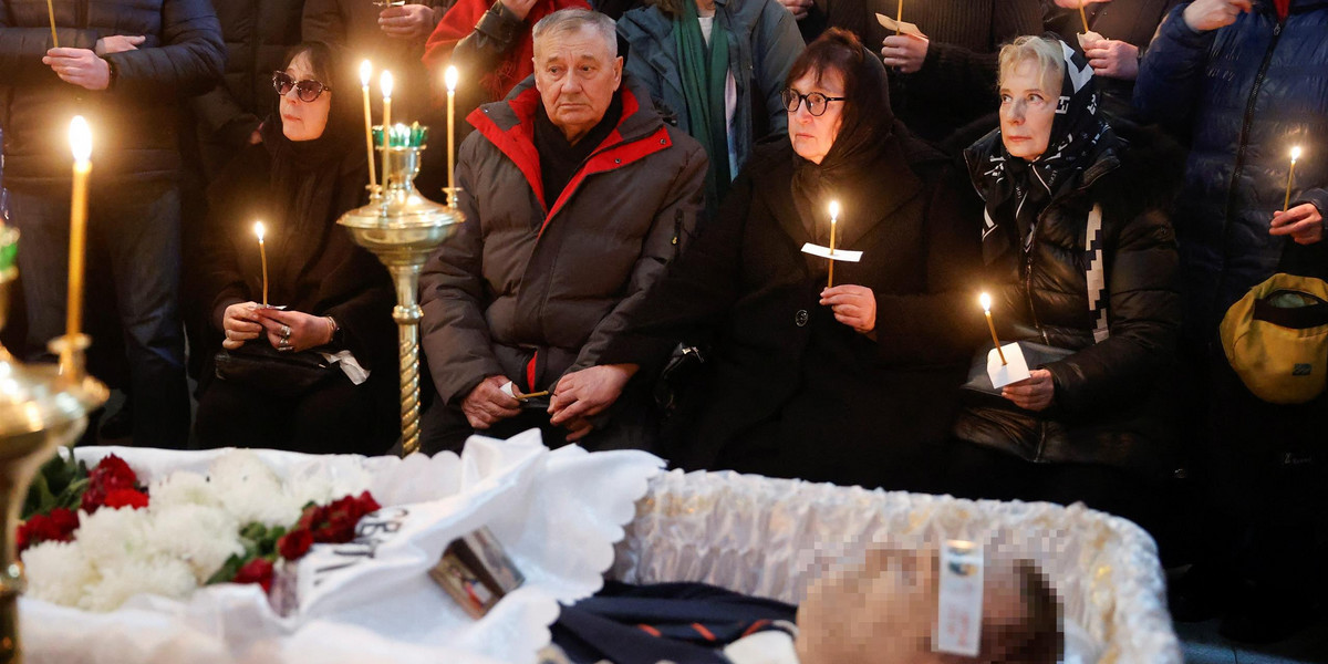 Opaska na czole Nawalnego. Co oznaczał ten szczegół pogrzebu?