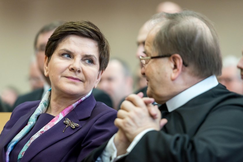 O. Rydzyk zadzwonił do Szydło. Doradzał w sprawie pieniędzy