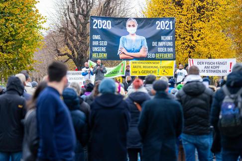 Protest antyszczepionkowców w Wiedniu, 14 listopada 2021 r.